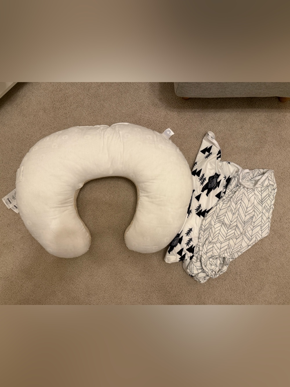 Boppy Nursing Pillow + Two removable covers